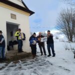 Zpívání koled u kapličky