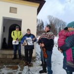 Zpívání koled u kapličky