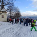 Zpívání koled u kapličky