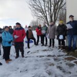 Zpívání koled u kapličky