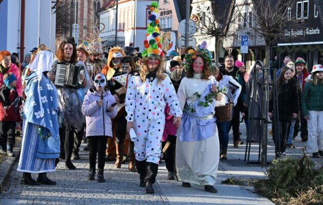 FOTO: Rej rozpustilých masek. Centrum města ovládl Masopustní outerek