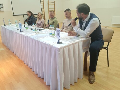 GALERIE: Stříbrní biatlonisté si připomněli svůj triumf besedou s lidmi v Dolní Branné