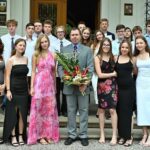 GALERIE: Deváťáci z Liščáku dostali svoje poslední vysvědčení ze základky na zámku