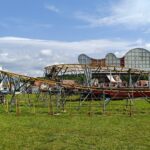 Výstavba pouťových atrakcí v Hartě