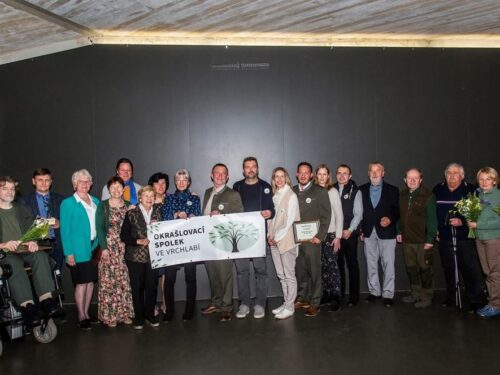 Cenu ředitele KRNAP za přínos Krkonoším získal i vrchlabský Okrašlovací spolek