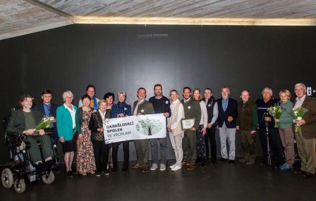 Cenu ředitele KRNAP za přínos Krkonoším získal i vrchlabský Okrašlovací spolek