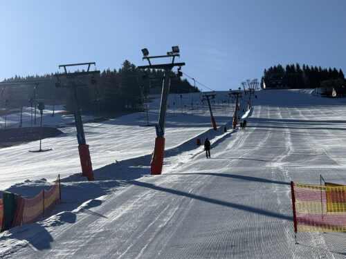 Poslední oblouky na sněhu. V Krkonoších se lyžovalo až do Velikonočního pondělí