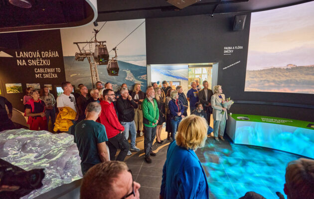 Sněžka z úplně jiné perspektivy. Lanovka v Peci otevřela multimediální expozici