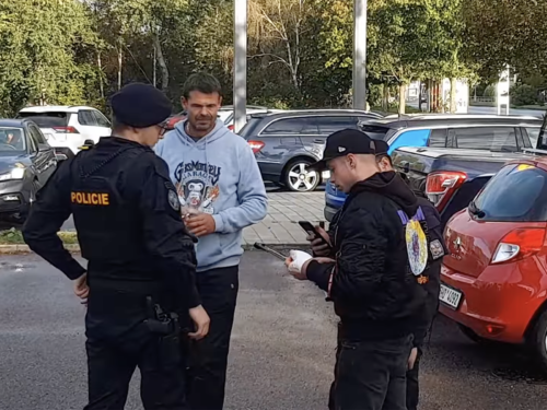 Přijel na schůzku s třináctiletou. Tvrdil, že chtěl jen zjistit, kam až zajde